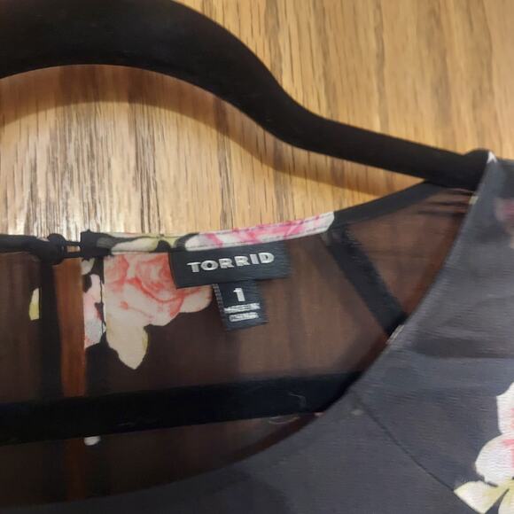 Torrid 1x plus BLACK FLORAL COLD SHOULDER CHIFFON DRESS - Picture 2 of 10